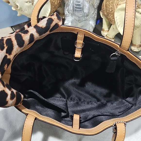 Coach Black and Tan Tote Bag - Picture 11 of 16